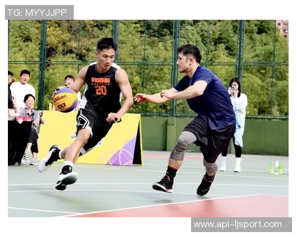 篮球拉球技巧解析与训练方法分享助你提升球技与比赛表现