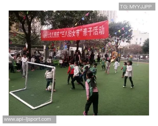 足球宝贝展现魅力瞬间美图集锦让你领略青春活力与运动激情的完美结合
