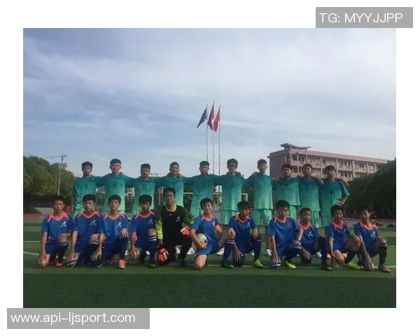 足球天才的成长之路漫画展现梦想与拼搏的青春故事